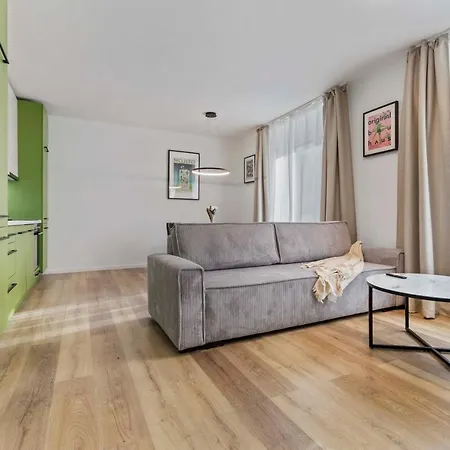 2 Bedroom Steps To Nivy Station Apartment