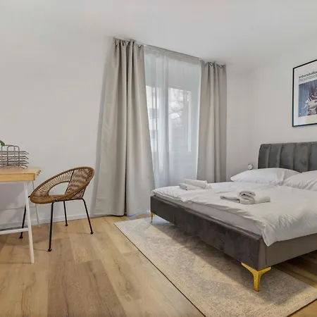 Apartamento 2 Bedroom Steps To Nivy Station *