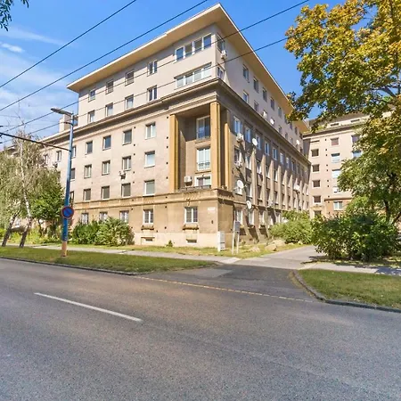 2 Bedroom Steps To Nivy Station * Bratislava