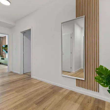 2 Bedroom Steps To Nivy Station Apartment