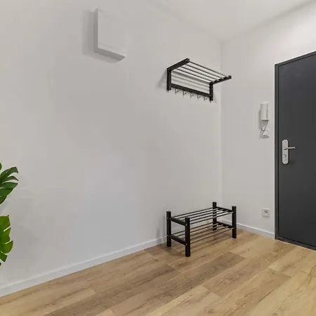 Apartamento 2 Bedroom Steps To Nivy Station