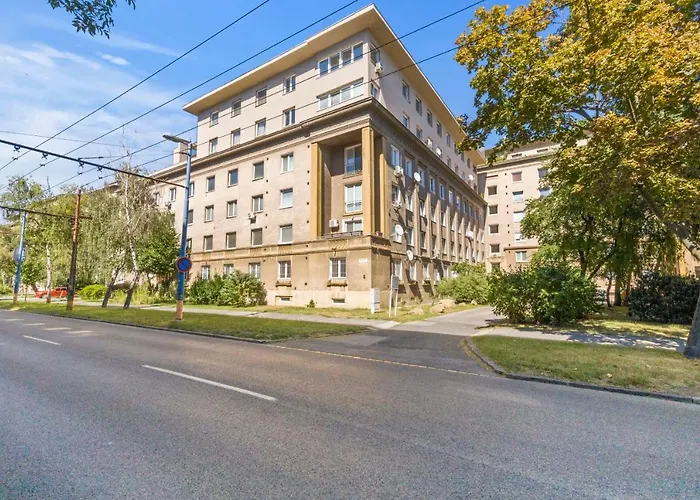 2 Bedroom Steps To Nivy Station * Bratislava