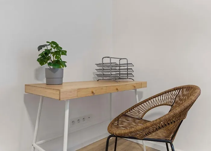 2 Bedroom Steps To Nivy Station *