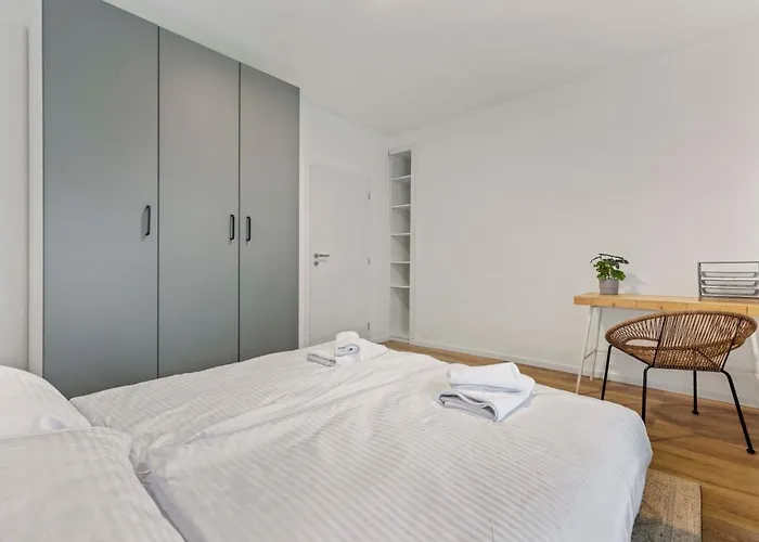 2 Bedroom Steps To Nivy Station ブラチスラヴァ