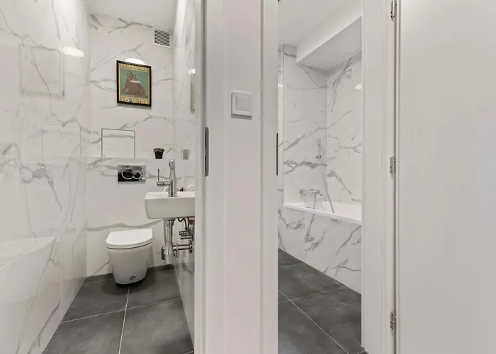 2 Bedroom Steps To Nivy Station * ブラチスラヴァ