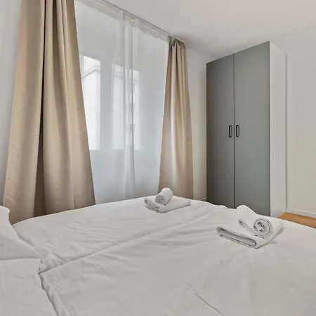 شقة 2 Bedroom Steps To Nivy Station