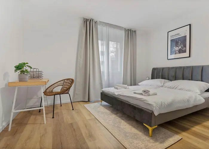 شقة 2 Bedroom Steps To Nivy Station *